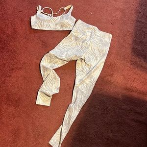 White lululemon bra and leggings discontinued print